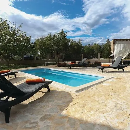 Vikendica Stunning Holiday House With The Pool