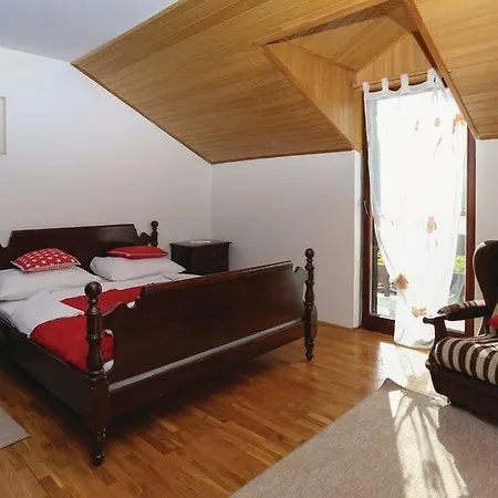 Vikendica Stunning Holiday House With The Pool